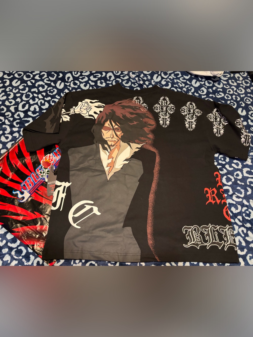 Bleach Graphic Short Sleeve Tee with Grey Tribal Wing Motif anime